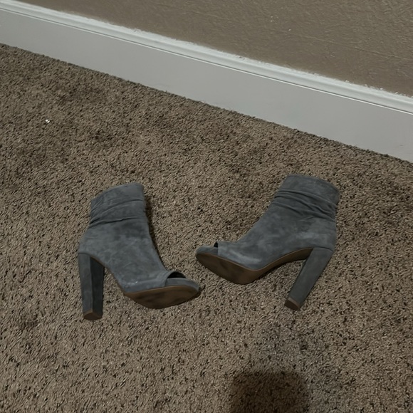 Steve Madden Ellison size 7 open toe suede and leather grey boots w heel - Picture 4 of 4